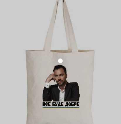 Футболка &quot;как у Зеленского&quot;: как в мире распространяется тренд на все украинское (фото)